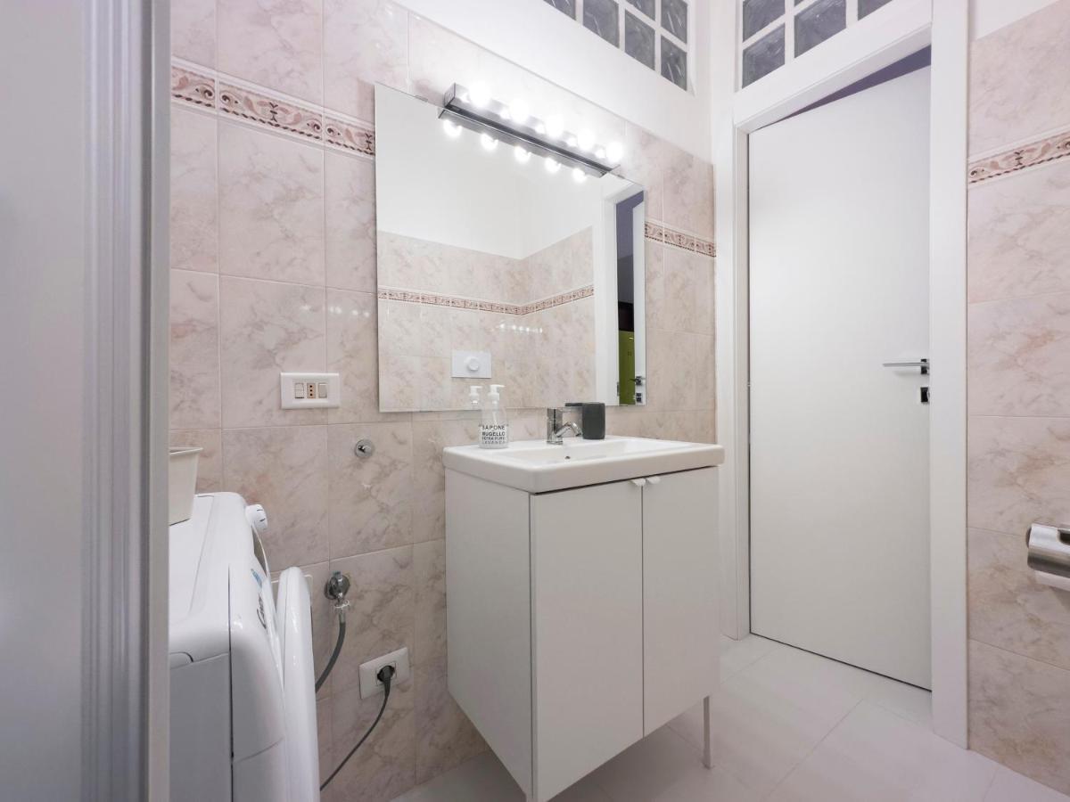 Xenia Apartments - Stylish Colorful Apt- Upbeat & Well-Connected Area ميلان المظهر الخارجي الصورة
